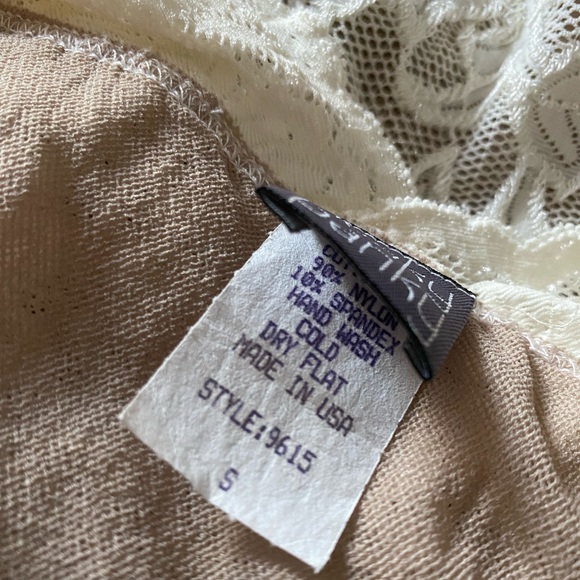 COPY - Vintage Signature Lace Three-Quarter Sleeve Top - Picture 5 of 12